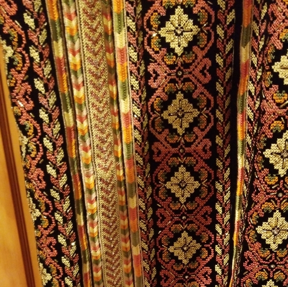 Beautiful heavy beaded velvet thobe - Picture 3 of 10